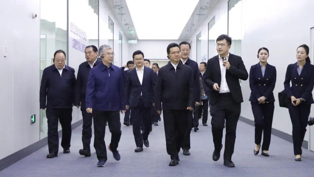 优惠活动办理大厅绿能-双碳目的和能源革命的践行者