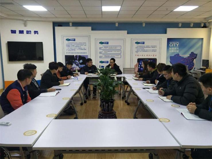 郝总做会议领导.jpg 郝总做会议领导.jpg